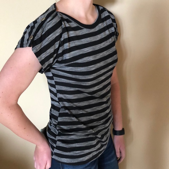 Striped tee with buttons on shoulder - Picture 3 of 5